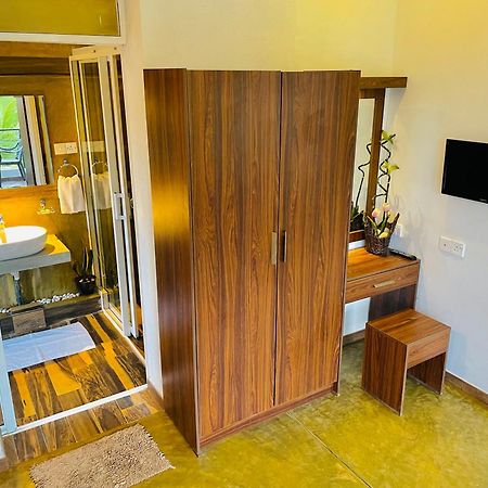 8 Plus Motels Negombo Esterno foto