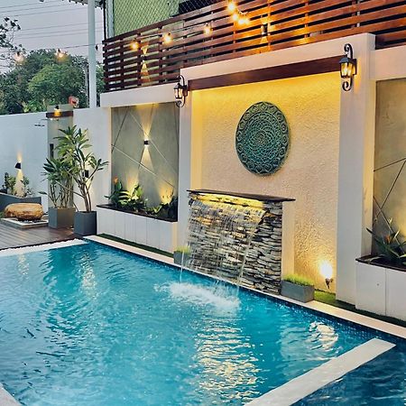 8 Plus Motels Negombo Esterno foto