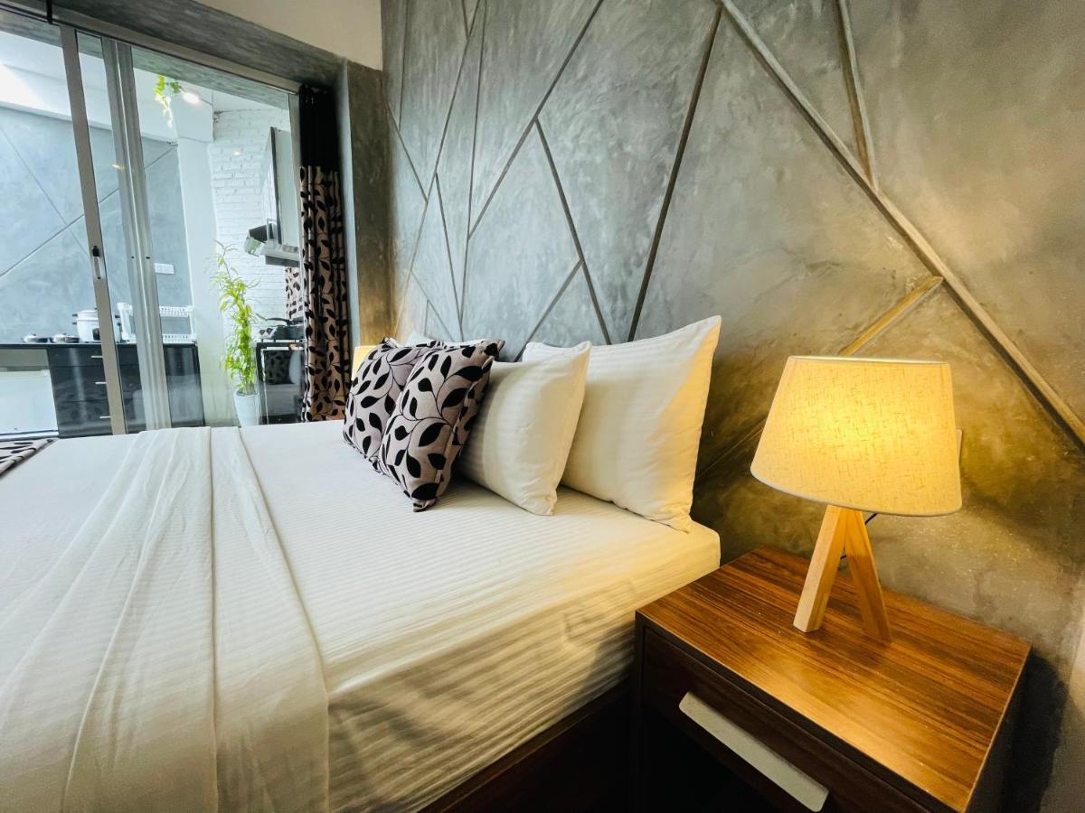 8 Plus Motels Negombo Esterno foto