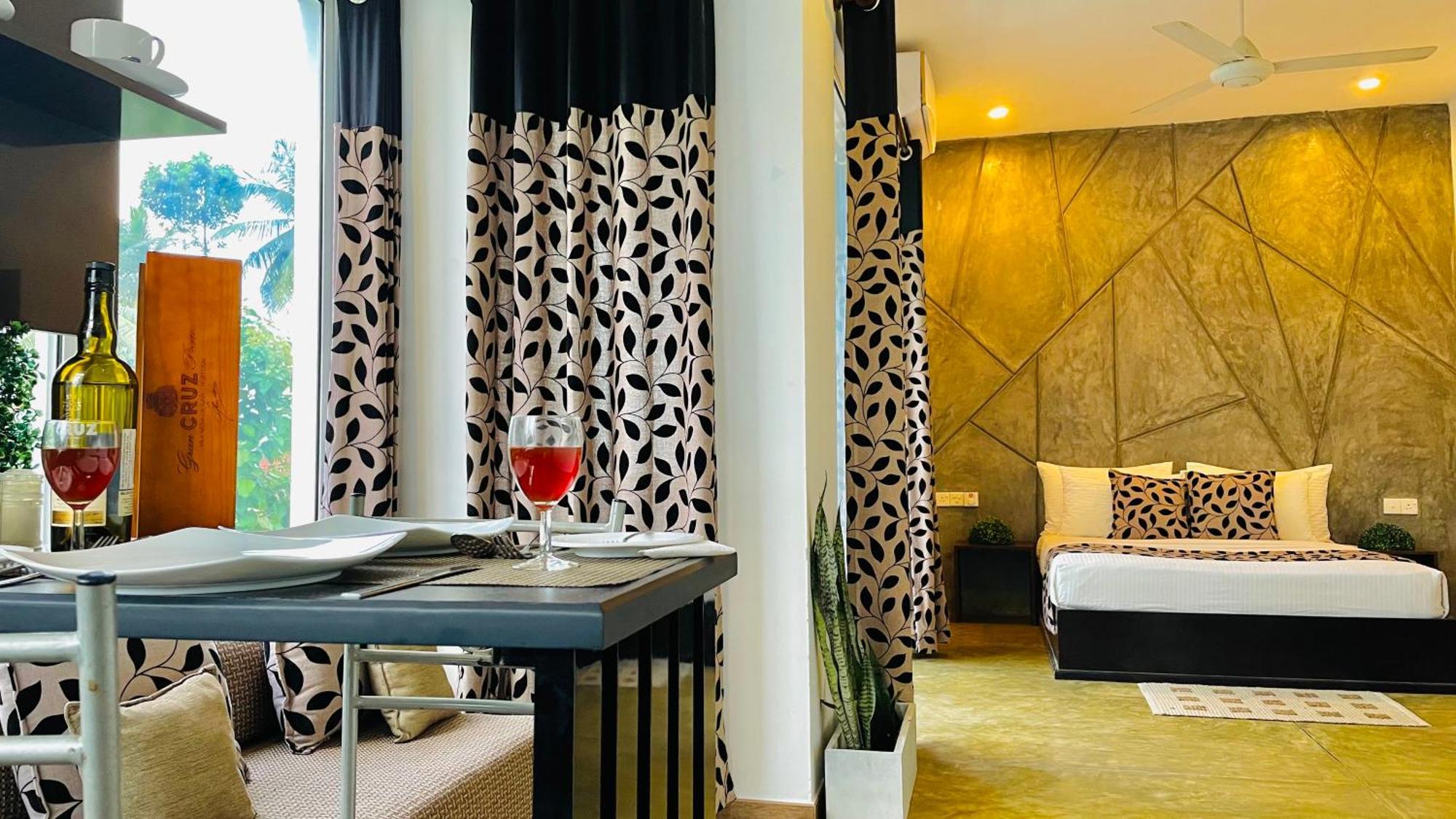8 Plus Motels Negombo Esterno foto