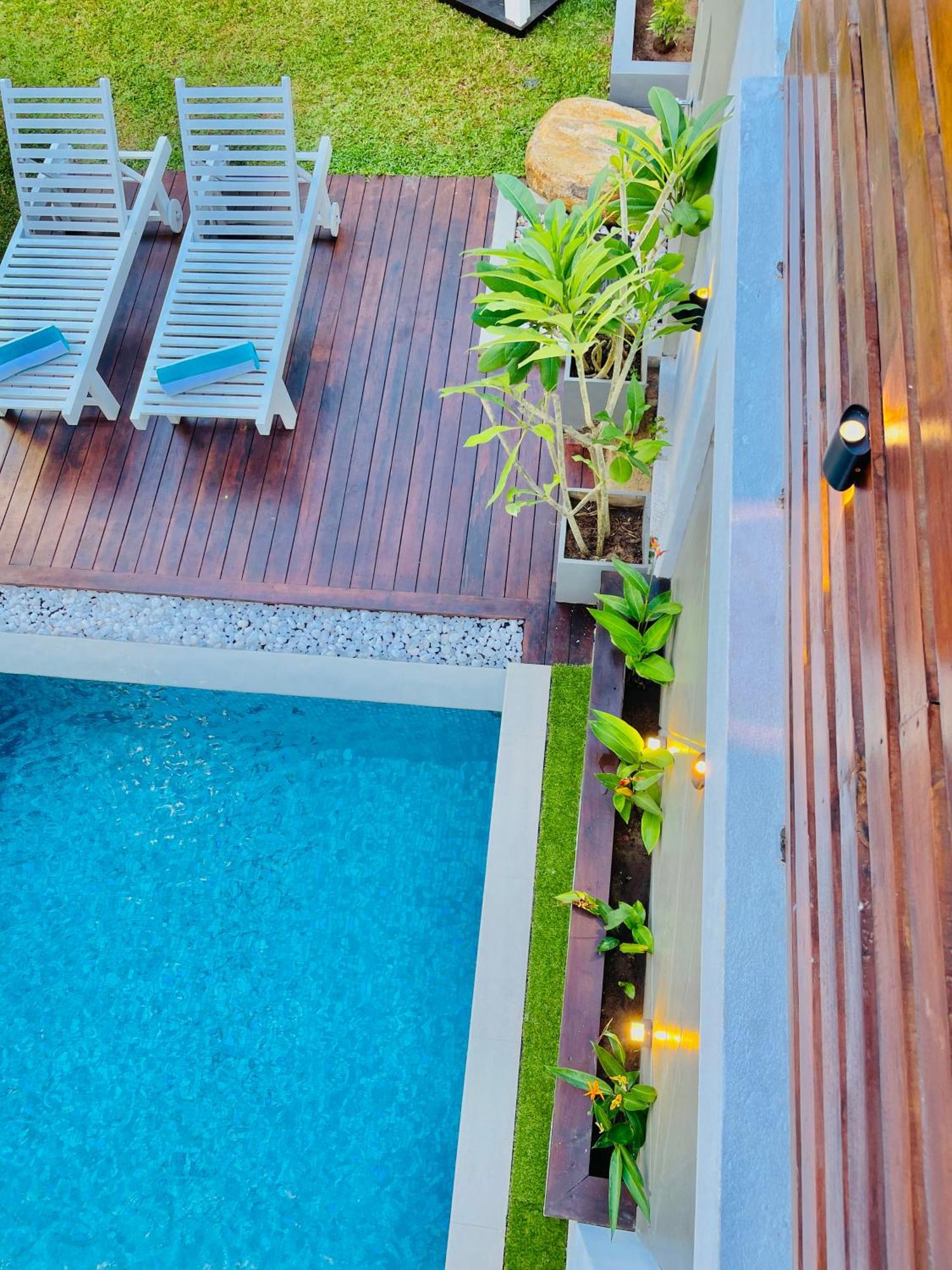 8 Plus Motels Negombo Esterno foto