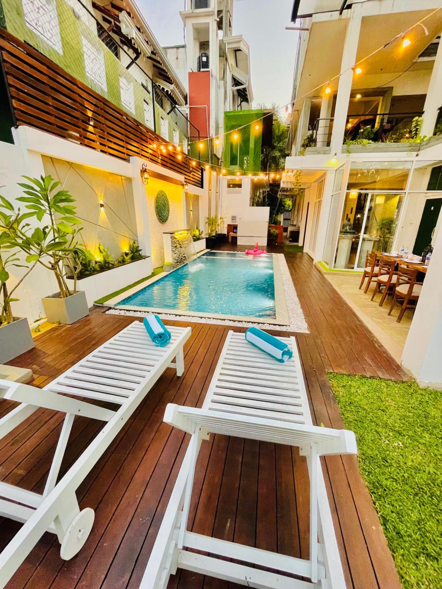8 Plus Motels Negombo Esterno foto
