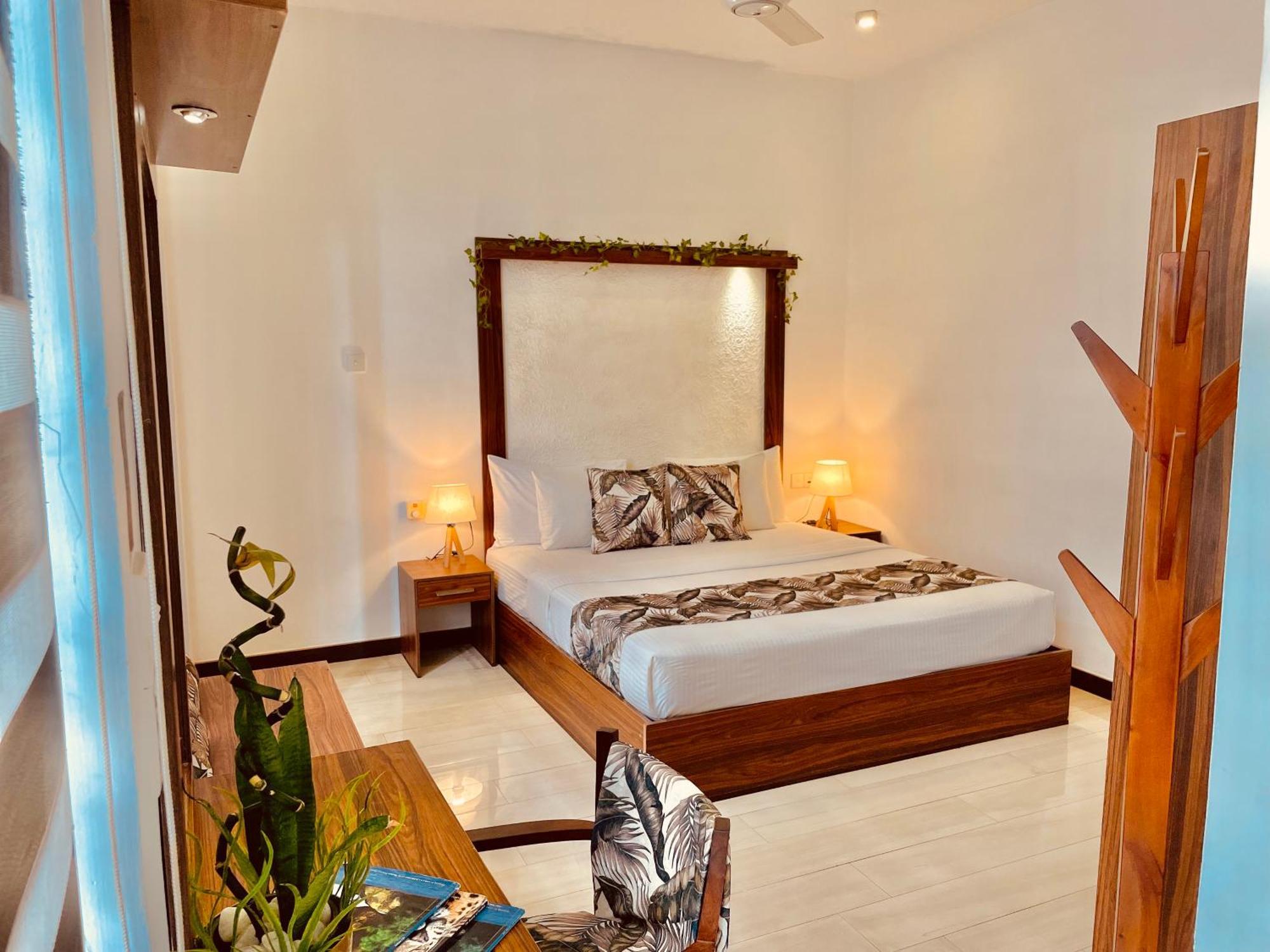 8 Plus Motels Negombo Esterno foto