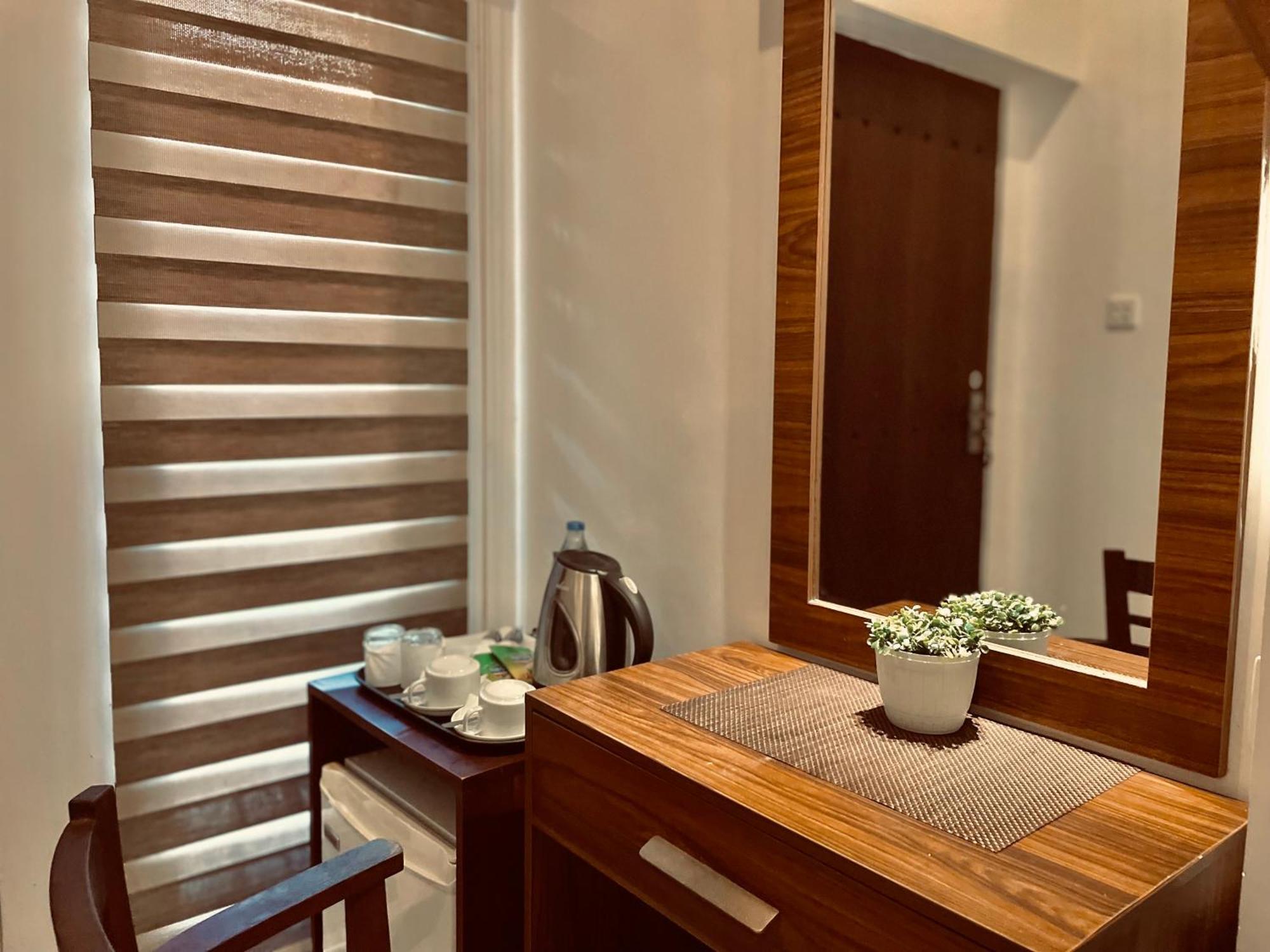 8 Plus Motels Negombo Esterno foto