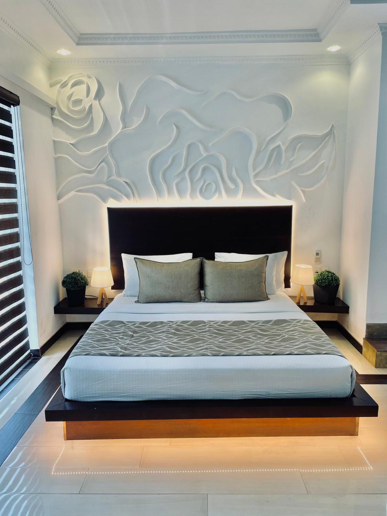 8 Plus Motels Negombo Esterno foto