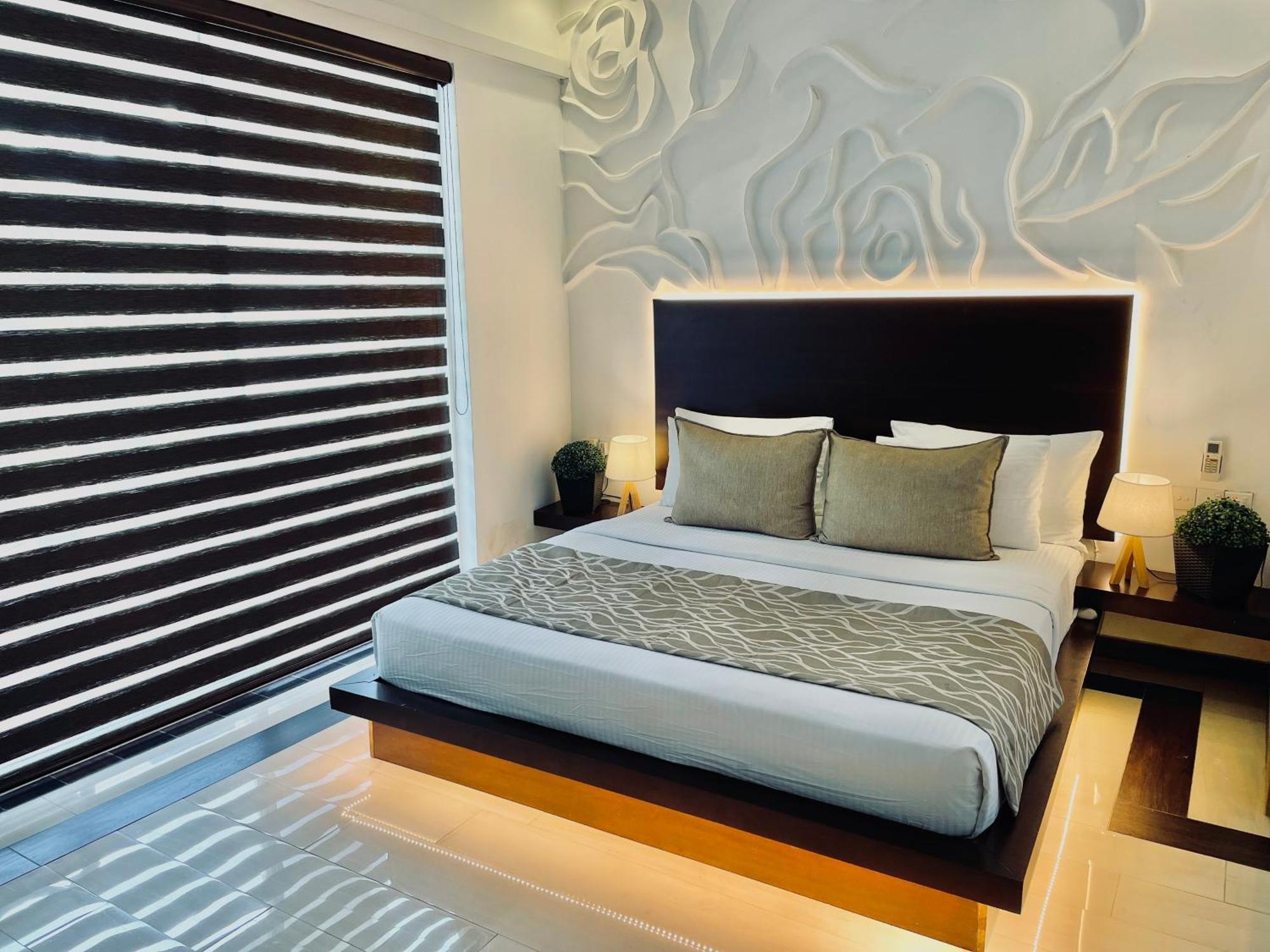 8 Plus Motels Negombo Esterno foto