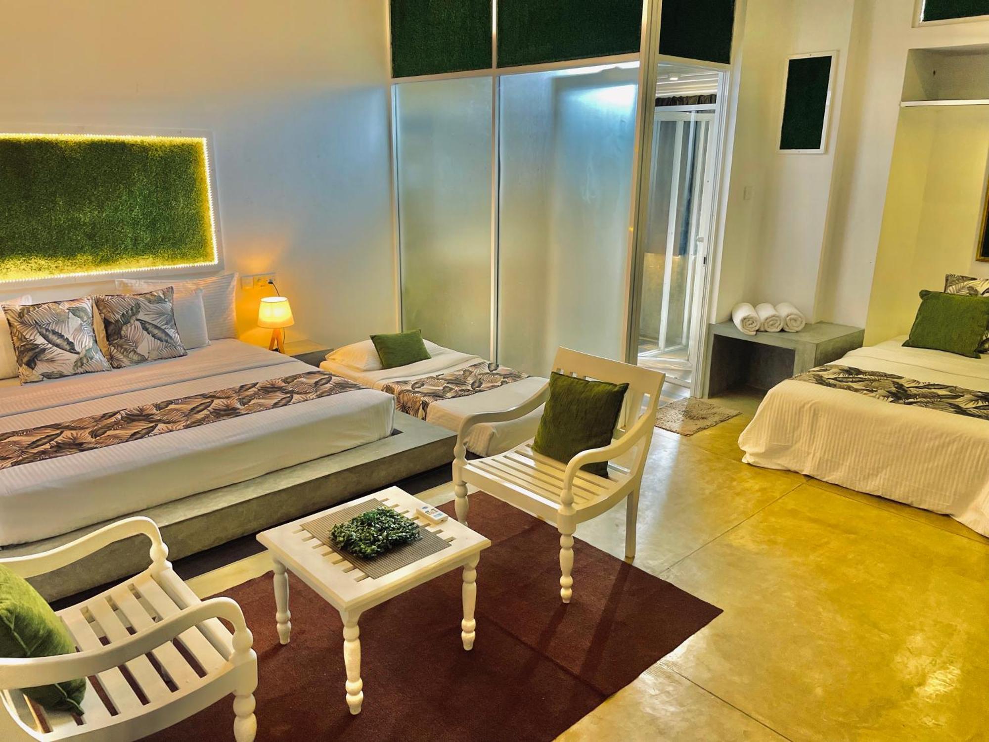 8 Plus Motels Negombo Esterno foto