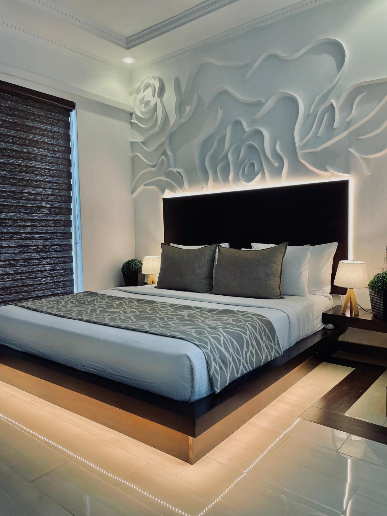 8 Plus Motels Negombo Esterno foto