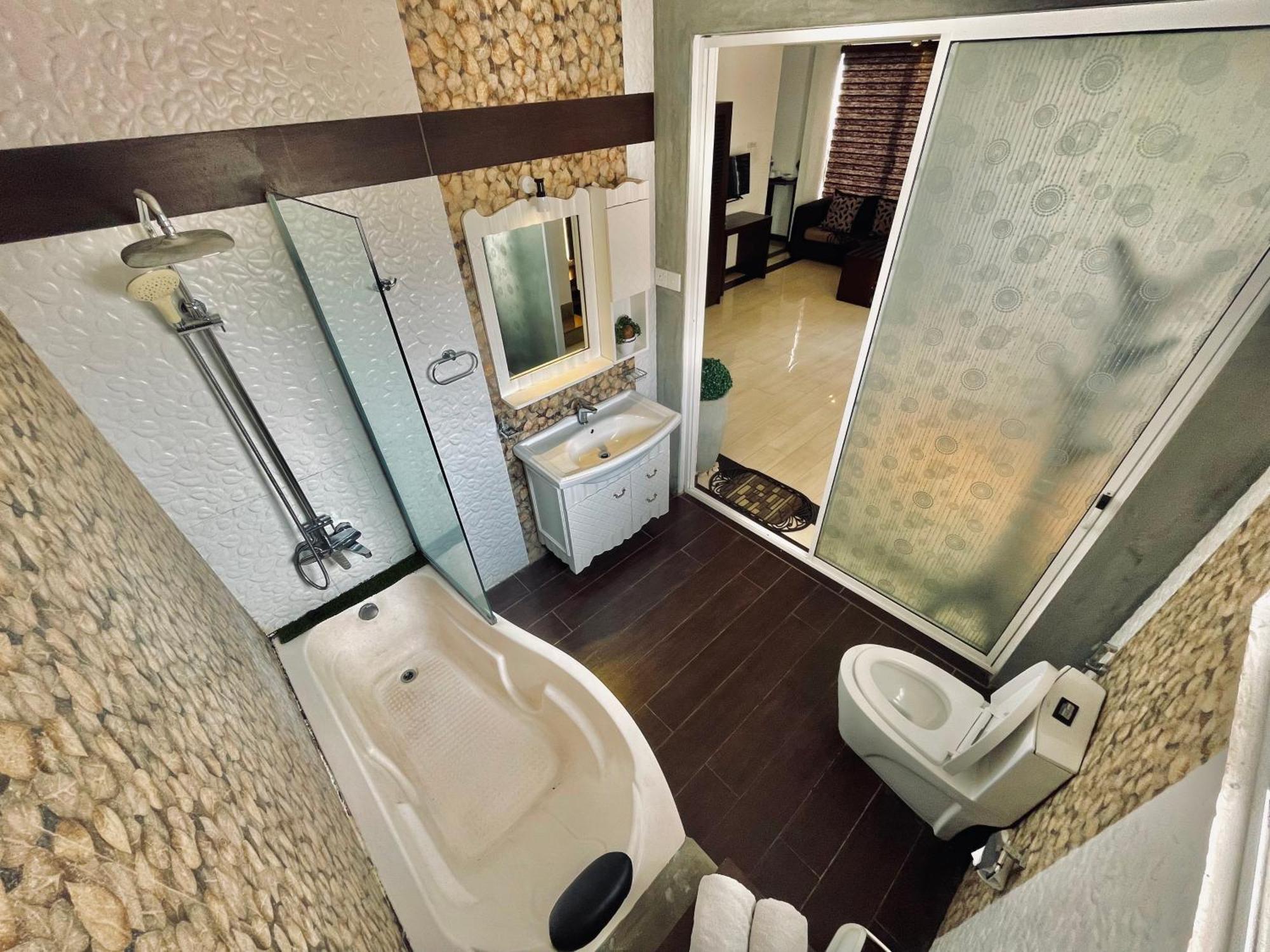 8 Plus Motels Negombo Esterno foto