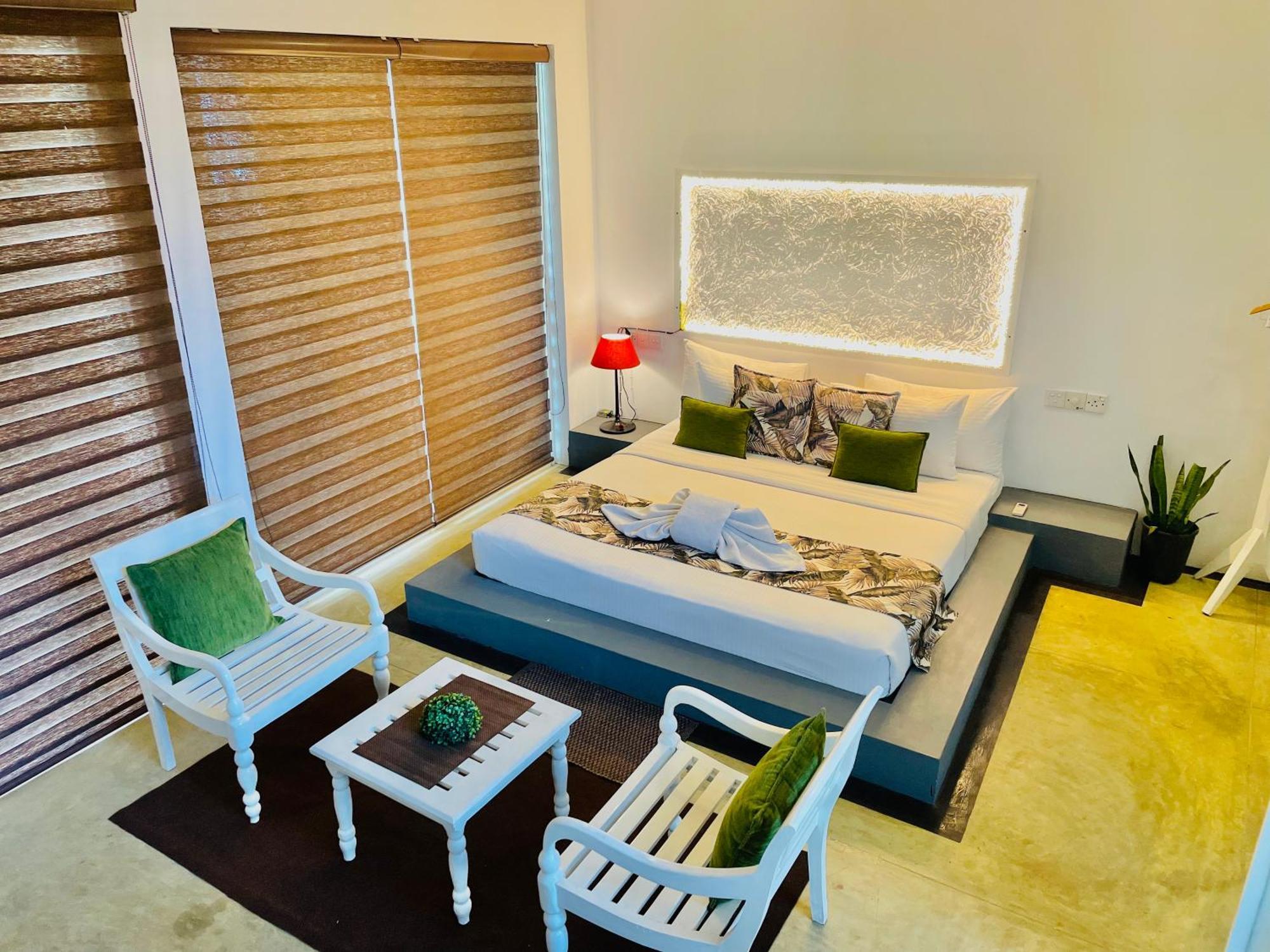 8 Plus Motels Negombo Esterno foto