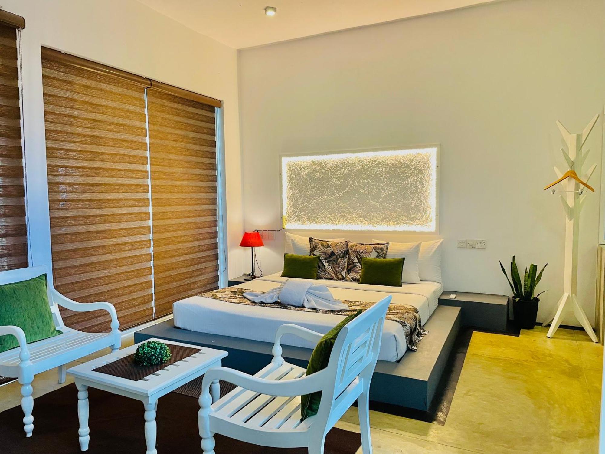 8 Plus Motels Negombo Esterno foto